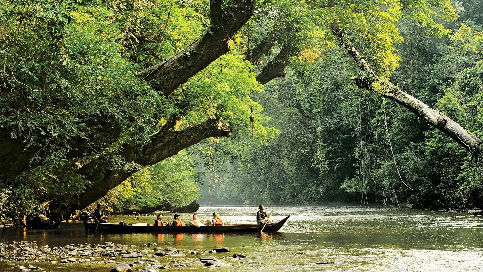 The natural scenery is both poetic and majestic